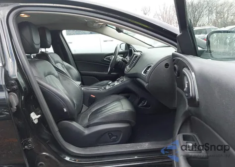 2015 Chrysler 200 C z USA, uszkodzony, nr VIN 1C3CCCEG5FN586271